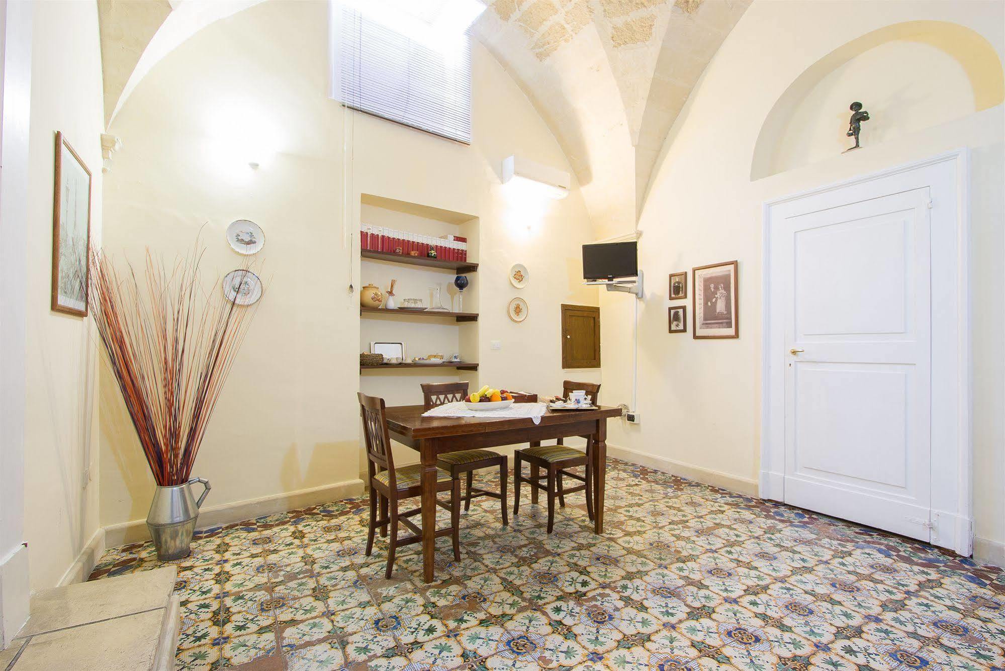 B&B Casa Li Santi Lecce Exterior photo